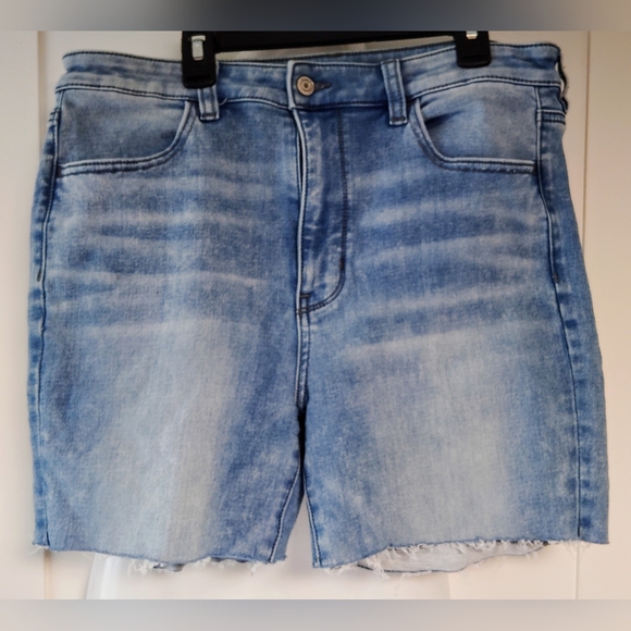 American Eagle Outfitters Pants - American Eagle super Stretch Raw Hem Shorts Sz- 12